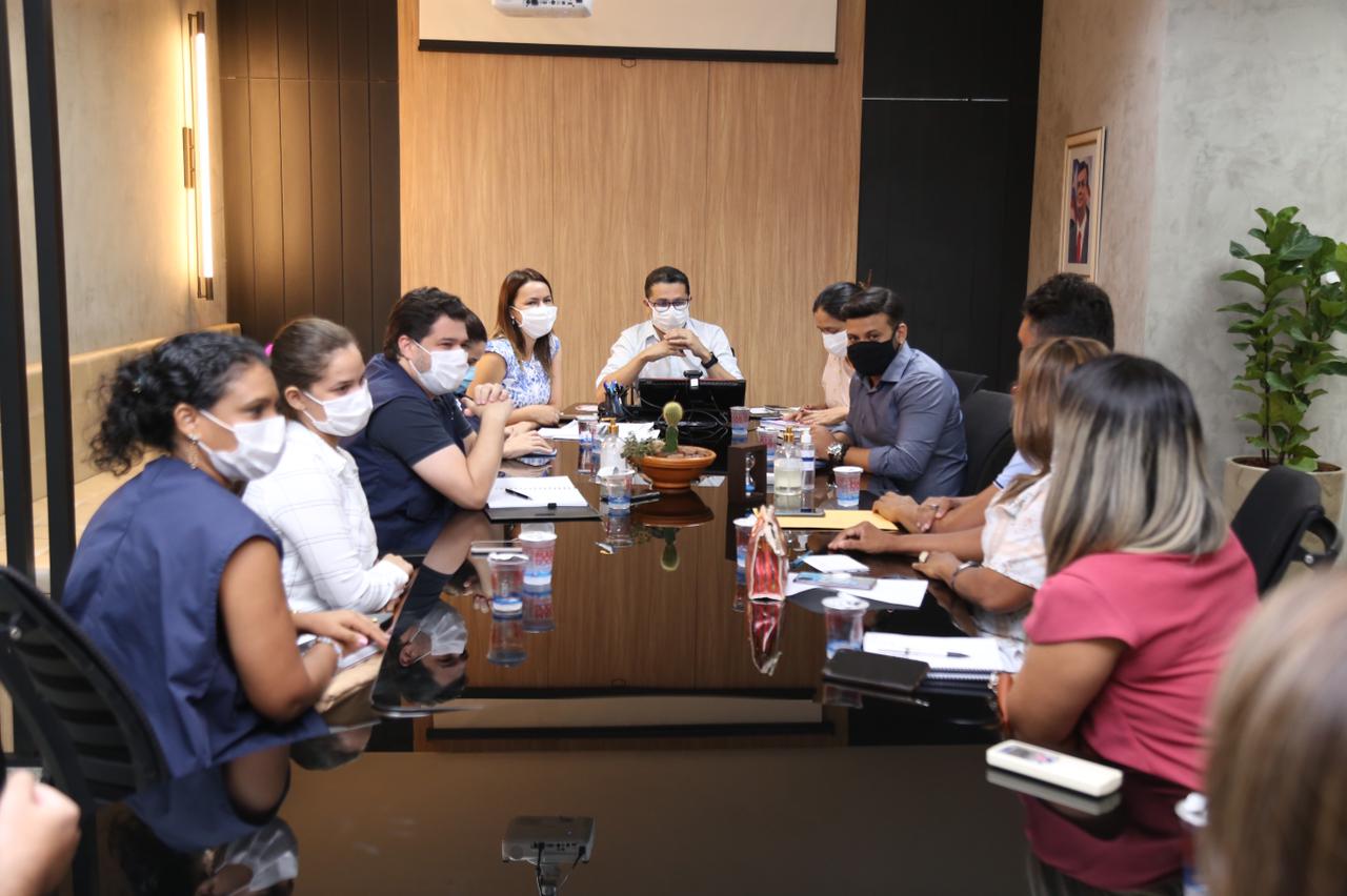 Reunião definiu distribuição de vacinas entre os municípios da Grande Ilha (Foto: Márcio Sampaio)