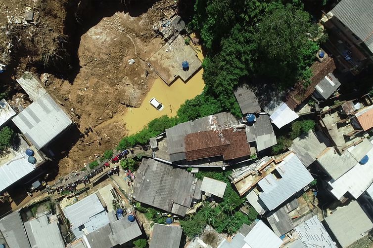 Imagens de drone das áreas de deslizamento de encosta em Petrópolis, em decorrência das fortes chuvas que atingiram a região serrana do Rio de Janeiro