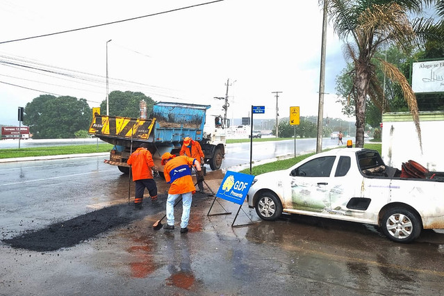 GDF Presente está nas ruas limpando a cidade após temporais