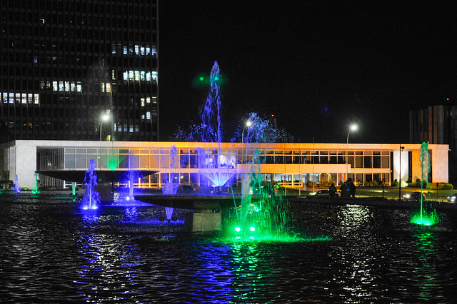 Fonte da Praça do Buriti volta a funcionar após reforma