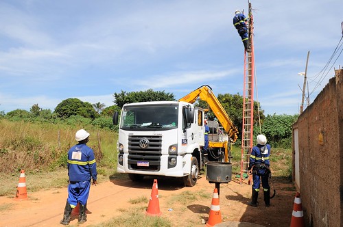 Mutirão leva energia a 420 famílias da comunidade de Água Quente