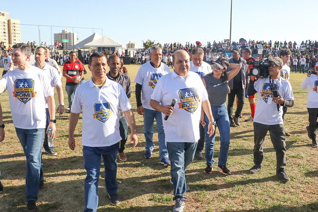 Partida de futebol solidária arrecada 60 toneladas de alimentos