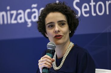 A diretora de programa da Secretaria Executiva do Ministério de Minas e Energia, Camilla Fernandes, durante ciclo de palestras sobre a modernização do setor elétrico.