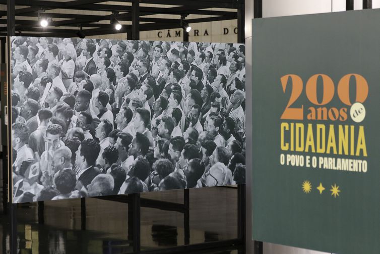 A exposição 200 Anos de Cidadania: O Povo e o Parlamento. A mostra, instalada no salão Negro do Congresso Nacioal, percorre os caminhos da Independência e retrata a evolução dos direitos sociais, coletivos, civis, políticos e étnico-raciais.