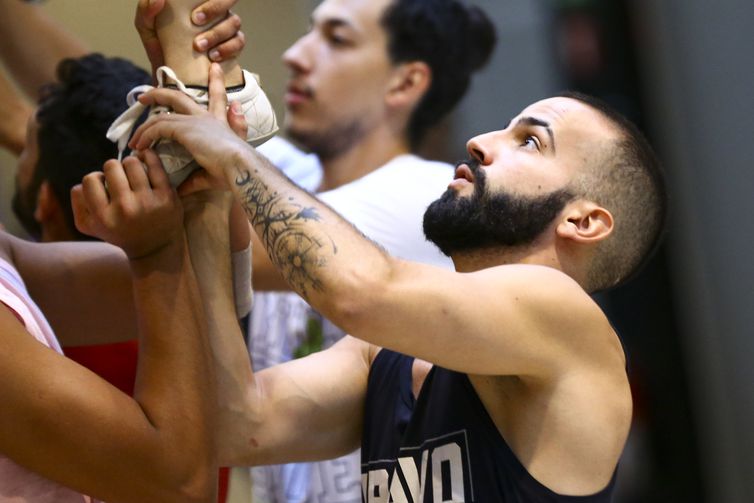 Willy Dirita, atleta de cheerleading e participante dos Universitários Brasileiros (JUBs).