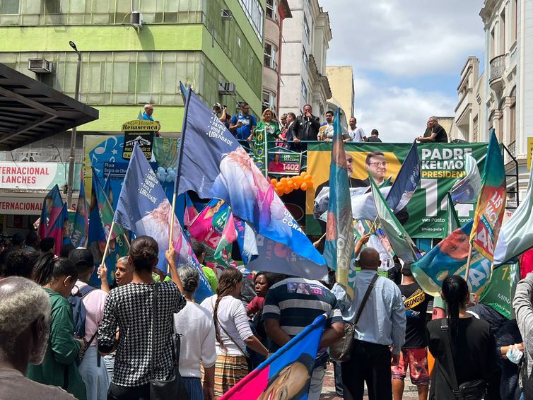 Candidato à Presidência da República foi ao local onde Jair Bolsonaro recebeu uma facada, em Juiz de Fora (MG).