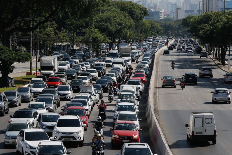 São Paulo (SP), 24/03/2023 - Trânsito intenso na Avenida Tiradentes, na região da Luz, no segundo dia de greve dos metroviários em São Paulo. Foto: Fernando Frazão/Agência Brasil