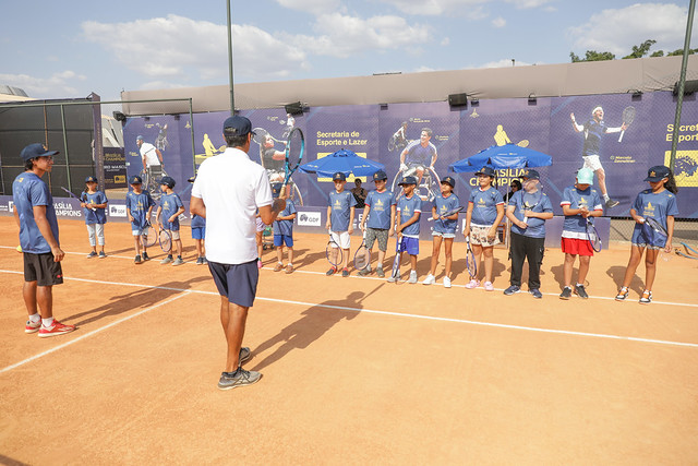 26/09/2024 - Alunos dos Centros Olímpicos mergulham no mundo do tênis no Brasília Champions