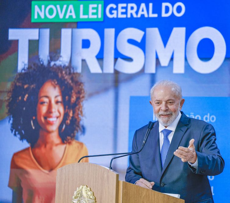 Brasília (DF), 18/09/2024 - Presidente da República, Luiz Inácio Lula da Silva, durante cerimônia de sanção do Projeto de Lei nº 1829/2019, que atualiza e moderniza a Lei Geral do Turismo, no Palácio do Planalto. Foto: Ricardo Stuckert/PR