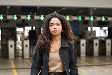 Rio de Janeiro (RJ), 13/08/2024 – A estudante e moradora de Niterói, Andressa Gomes em frente à estação das Barcas Rio-Niterói, na Praça XV, centro do Rio de Janeiro Foto: Tomaz Silva/Agência Brasil