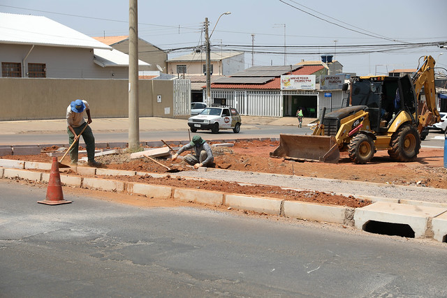 10/10/2024 - GDF investe R$ 4 milhões na construção de calçadas em Ceilândia