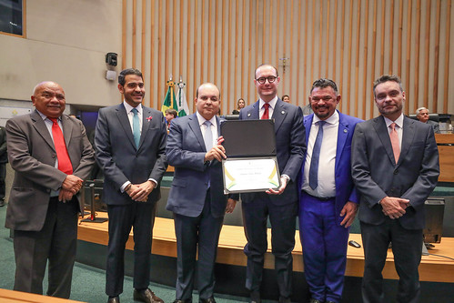 21/10/2024 - Ministro Cristiano Zanin, do STF, recebe título de Cidadão Honorário de Brasília