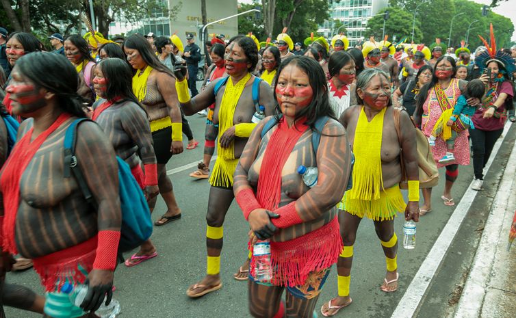 Brasília (DF) 30/10/2024 - Indigenas durante ato na Esplanada dos Ministérios pedindo demarcação dos seus territorios.
Foto: Bruno Spada/Câmara dos Deputados