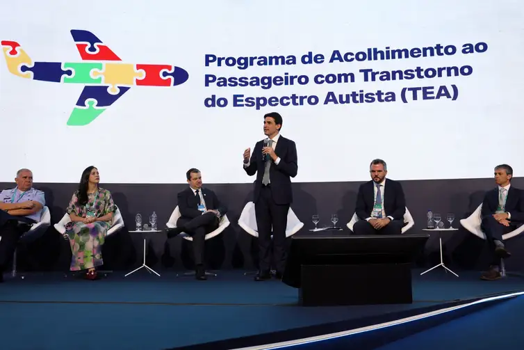 Brasília (DF), 05/11/2024 - O ministro de Portos e Aeroportos (MPor), Sílvio Costa Filho, participa de lançamento do Programa de Acolhimento ao Passageiro com Transtorno do Espectro Autista (TEA) nos aeroportos brasileiros. Foto: Antônio Cruz/Agência Brasil