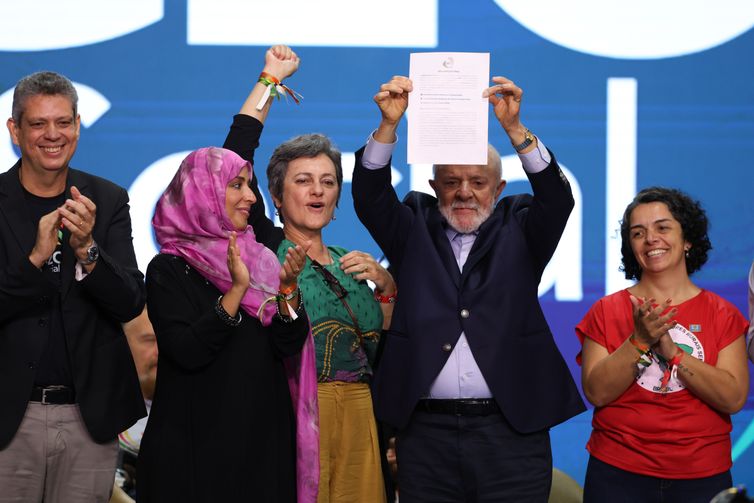 Rio de Janeiro (RJ), 16/11/2024 – O presidente do Brasil, Luís Inácio Lula da Silva durante ato de entrega do documento final da cúpula do G20 Social, no Boulevard Olímpico na zona portuária da capital fluminense. Foto: Tomaz Silva/Agência Brasil