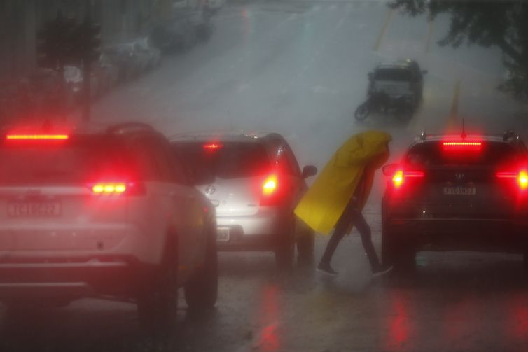 São Paulo (SP), 06/11/2024 - Chuva forte atinge o centro de São Paulo no final da tarde. Foto: Paulo Pinto/Agência Brasil