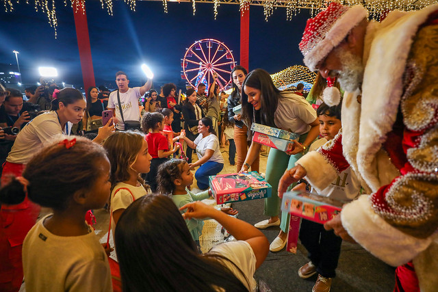 02/12/2024 - Crianças atendidas por instituições sociais participam de tarde de diversão no Nosso Natal