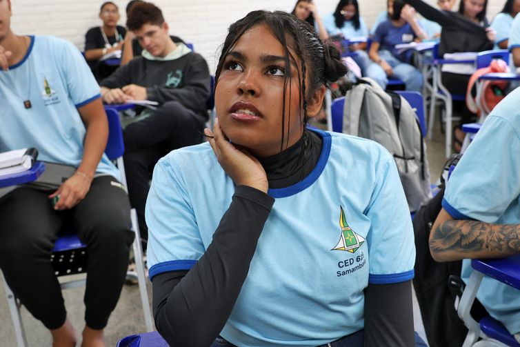 Brasília (DF), 19/02/2025 - Programa Pé-de-Meia. A aluna da escola CED619  da Samambaia, Aline Rocha Soares. Foto: Antônio Cruz/Agência Brasil