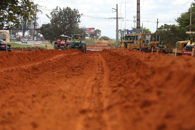 22/02/2025 - Obras na DF-020, em Planaltina, entram na fase de terraplanagem e já têm trechos concluídos