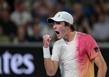 João Fonseca vibra durante partida contra Andrey Rublev no Aberto da Austrália
14/01/2025 REUTERS/Jaimi Joy