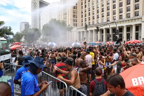 Rio de Janeiro (RJ), 01/02/2025 – O Bloco Carrossel de emoções abre os desfiles de carnaval dos megablocos no centro do Rio de Janeiro. Foto: Tomaz Silva/Agência Brasil