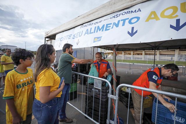 20/03/2025 - Goleada de solidariedade: ingressos sociais para jogo do Brasil garantem comida a quem precisa