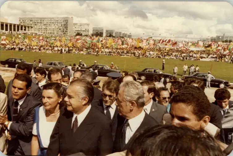 Há 30 anos José Sarney subia a rampa do Congresso Nacional para tomar posse como primeiro presidente da Nova República