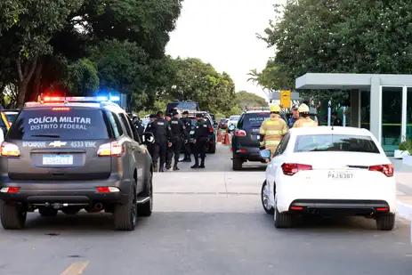 Brasília (DF), 22/05/2025 - Movimentação em frente ao ministério do Desenvolvimento Social - MDS, durante operação da Polícia Militar que investiga pacote suspeito. Foto: Valter Campanato/Agência Brasil