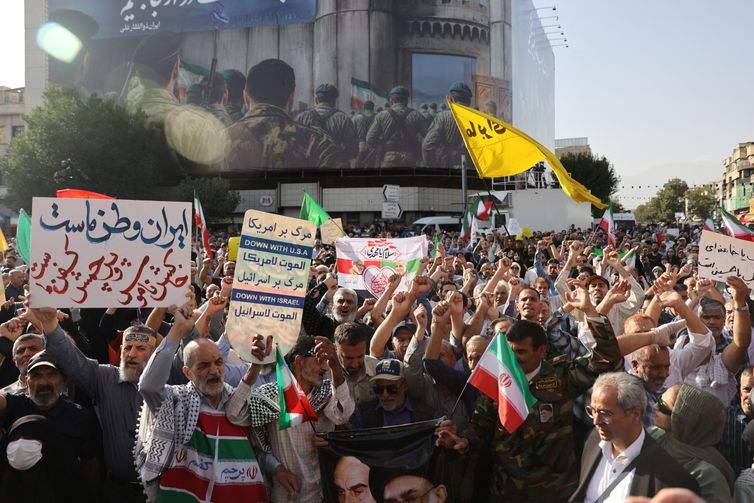 People attend a protest against the U.S attack on nuclear sites, amid the Iran-Israel conflict, in Tehran, Iran, June 22, 2025. Majid Asgaripour/WANA (West Asia News Agency) via REUTERS   ATTENTION EDITORS - THIS PICTURE WAS PROVIDED BY A THIRD PARTY