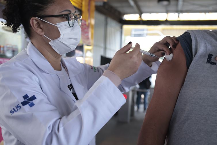 São Paulo (SP), 09/06/2025 - A Secretaria Municipal da Saúde de São Paulo inicia ações de intensificação da vacinação contra a influenza. Posto de vacinação no Terminal Parque Dom Pedro II, no centro da capital paulista. Foto: Paulo Pinto/Agência Brasil. Foto: Paulo Pinto/Agência Brasil