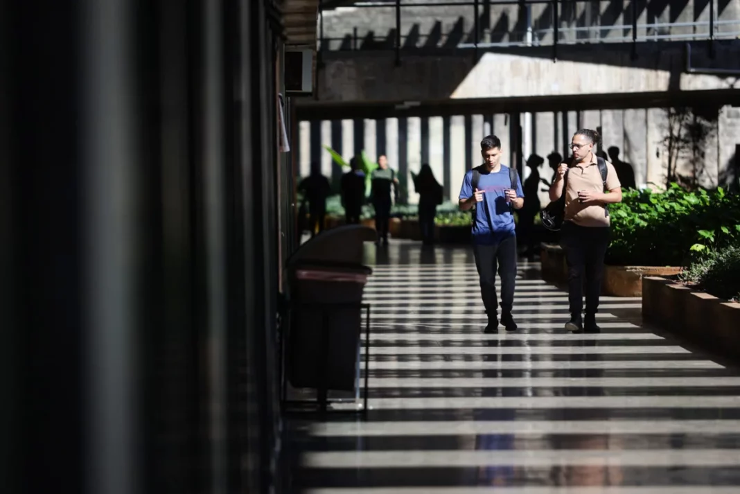 Alunos-da-Universidade-de-Brasília-UnB-voltam-às-aulas-após-67-dias-de-greve-dos-professores-metrópoles-5-scaled