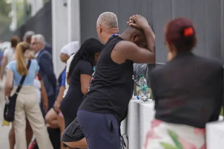 Tânia Rêgo/Agência Brasil Rio de Janeiro (RJ), 29/10/2025 - Familiares chegam ao Detran para se cadastrar para reconhecimento dos corpos
Após resgate de dezenas de corpos são trazidos por moradores para a Praça São Lucas, na Penha, zona norte do Rio de Janeiro. Operação Contençao.
Foto: Tânia Rêgo/Agência Brasil