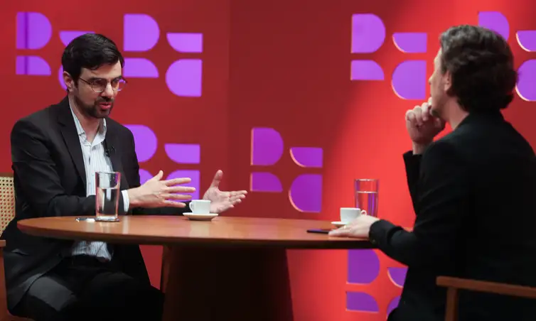 Valter Campanato/Agência Brasil Brasília - 11/11/2025 -Brasília (DF), 11/11/2025 – Secretário de política econômica, Guilherme Mello, é o convidado do programa DR com Demori, na Empresa Brasil de Comunicação (EBC).
Foto: Valter Campanato/Agência Brasil