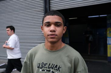 Fernando Frazão/Agência Brasil Rio de Janeiro (RJ), 09/11/2025 – Diego Jeferson Souza Nascimento, primeiro candidato a terminar as provas do Exame Nacional do Ensino Médio (Enem), na Universidade Estácio, na Tijuca. Foto: Fernando Frazão/Agência Brasil
