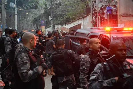 Fernando Frazão/Agência Brasil Rio de Janeiro - Operação policial após ataques às bases das Unidades de Polícia Pacificadora (UPP) nas comunidades do Cantagalo e Pavão-Pavãozinho, em Copacabana. (Fernando Frazão/Agência Brasil)