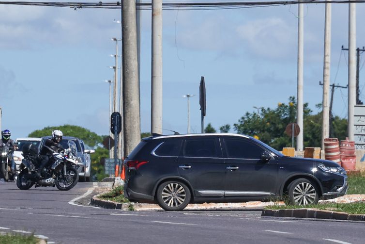 Marcelo Camargo/Agência Brasil Brasília (DF), 24/12/2025 - Comboio saído da polícia federal com o ex-presidente Jair Bolsonaro com destino ao Hospital DF Star, onde será realizado uma cirurgia de hérnia inguinal e tratar de um soluço persistente. Hoje (24), Bolsonaro fará exames pré-operatórios. O procedimento cirúrgico será realizado amanhã (25). A internação deve durar de cinco a sete dias, segundo os advogados do ex-presidente.
Foto: Marcelo Camargo/Agência Brasil