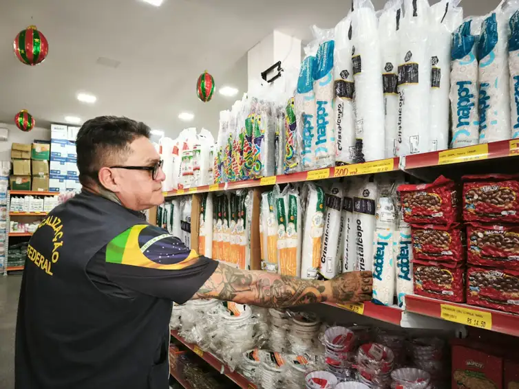 Operação Natal Seguro/Inmetro 17/12/2025 - Rio de Janeiro - Inmetro identifica mais de 90 mil produtos da época do Natal irregulares, dos quais 82,4 mil eram brinquedos. Foto: Operação Natal Seguro/Inmetro