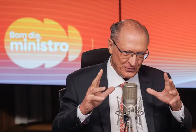 Brasília (DF), 15/01//2026 - O vice-presidente da República e ministro do Desenvolvimento, Indústria, Comércio e Serviços (MDIC), Geraldo Alckmin, durante entrevista ao programa Bom Dia, Ministro, onde falou sobre a aprovação, pela União Europeia, do acordo comercial entre Mercosul e o bloco europeu, entre outros assuntos.  Foto: Rafa Neddermeyer/Agência Brasil