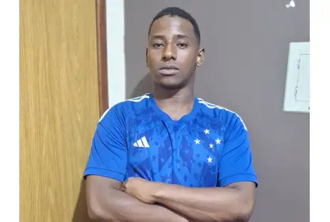 Yuri Souza/Arquivo Pessoal 27.02.2026 - O ex-soldado do Exécito Yuri Souza, de 19 anos, viveu seu maior ato de bravura na última semana de serviço. Na terça-feira (24), poucos dias antes de ser desligado, que ele enfrentou uma rua alagada, com água na cintura, para salvar uma bebezinha de cinco meses durante uma enchente em Juiz de Fora (MG). Foto: Yuri Souza/Arquivo Pessoal