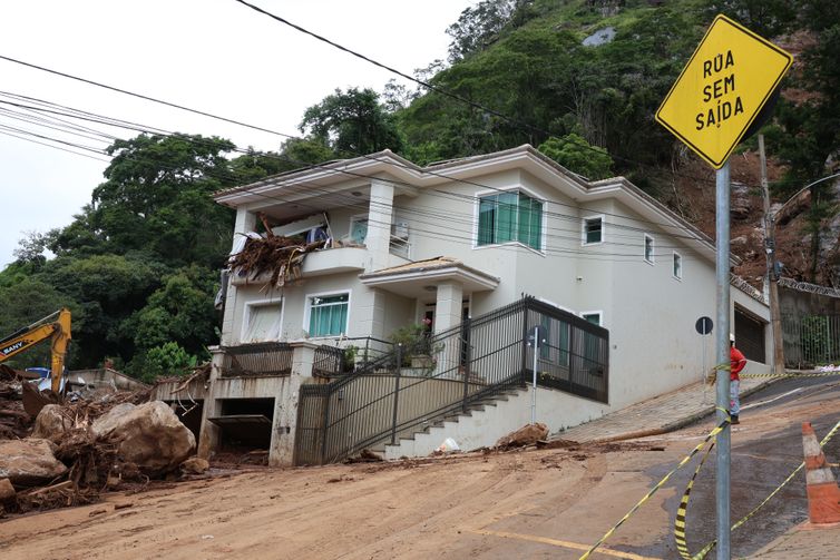 Rovena Rosa/Agência Brasil Juiz de Fora (MG), 27/02/2026 - Deslizamento de terra do Morro do Cristo, ocorrido durante a tempestade de segunda-feira, 23 de fevereiro, no Bairro Paineiras. Foto: Rovena Rosa/Agência Brasil