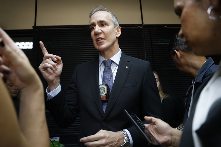 Rio de Janeiro (RJ), 03/03/2026 – O delegado Angelo Lages, da 12ª DP, fala sobre as investigações do caso de estupro coletivo de uma adolescente ocorrido em Copacabana. Foto: Fernando Frazão/Agência Brasil