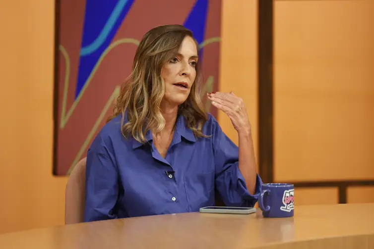 Rio de Janeiro (RJ), 05/03/2026 – A professora Tatiana Sampaio fala sobre as pesquisas com a polilaminina, substância em testes para o tratamento de lesões medulares, no programa Sem Censura, da TV Brasil. Foto: Fernando Frazão/Agência Brasil