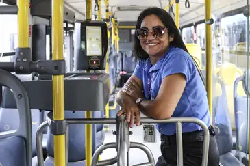 Brasília (DF), 05/03/2026 - A cobradora Denise Ulisses dá entrevista à Agência Brasil sobre o impacto da escala de trabalho 6x1. Foto: Marcelo Camargo/Agência Brasil