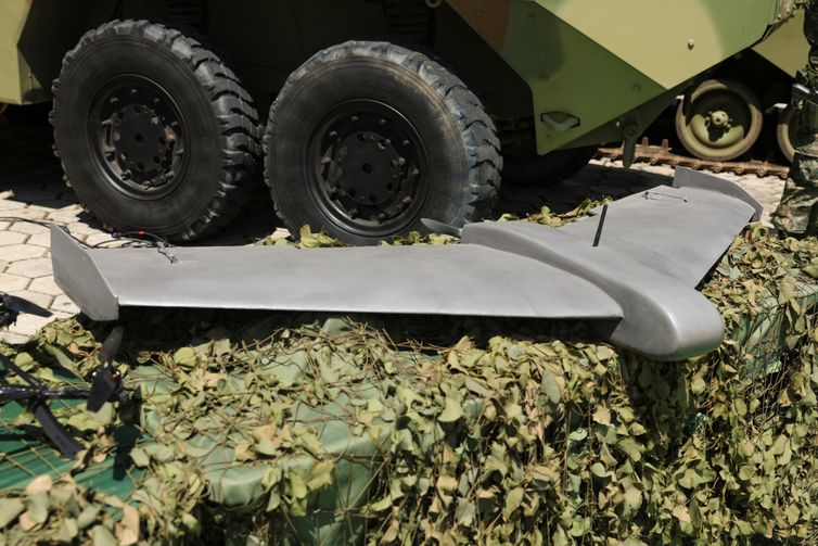 Tomaz Silva/Agência Brasil Rio de Janeiro (RJ), 04/03/2026 – Drones de ataque são apresentados em evento sobre as inovações tecnológicas do Corpo de Fuzileiros Navais, na Ilha das Cobras, na região central do Rio de Janeiro. Foto: Tomaz Silva/Agência Brasil