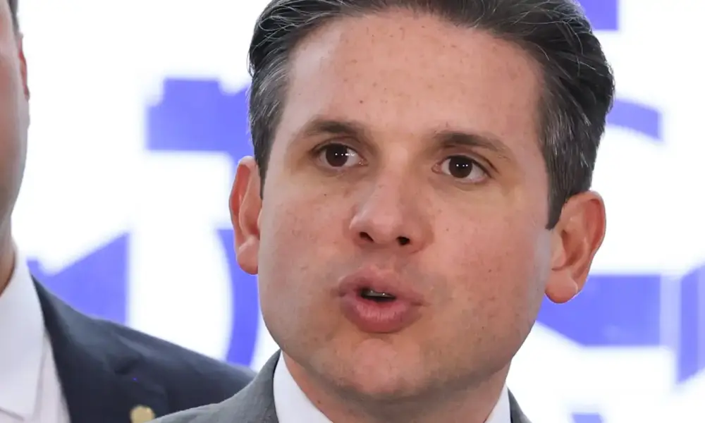 Motta institui comissão para avaliar PEC da redução da escala 6X1