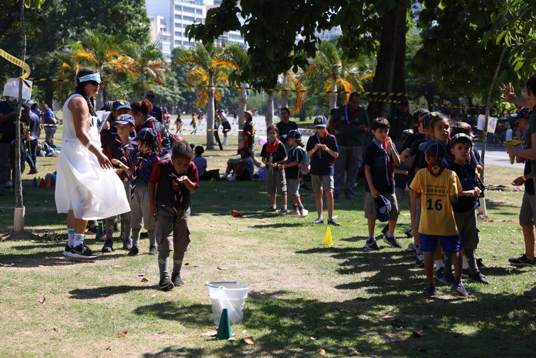 Rio de Janeiro (RJ), 26/04/2026 - Crianças participam do Grande Jogo Regional 2026 dos escoteiros fluminenses no Aterro do Flamengo. Foto: Rovena Rosa/Agência Brasil