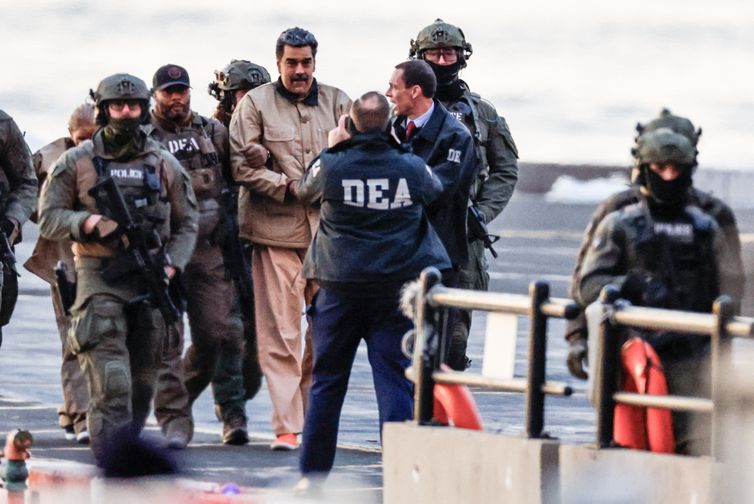 Captured Venezuelan President Nicolas Maduro arrives at the Downtown Manhattan Heliport, as he heads towards the Daniel Patrick Manhattan United States Courthouse for an initial appearance to face U.S. federal charges including narco-terrorism, conspiracy, drug trafficking, money laundering and others in New York City, U.S., January 5, 2026. REUTERS/Eduardo Munoz