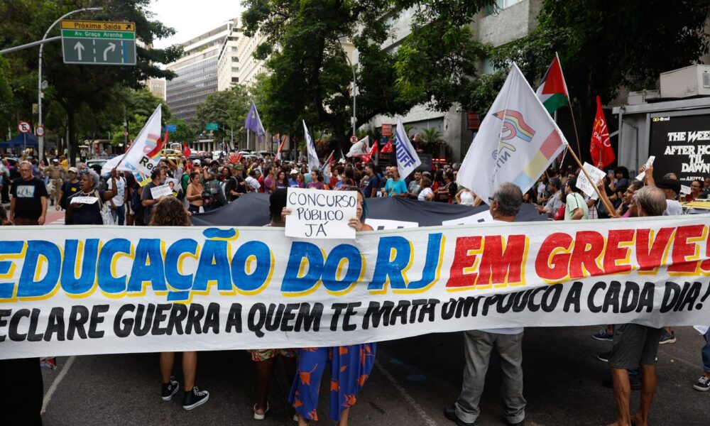 Professores estaduais e municipais do Rio realizam paralisação de 24 horas