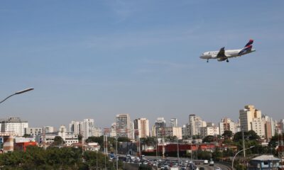 Companhias aéreas receberão linha de crédito para lidar com aumento de custos