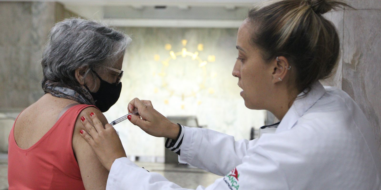 Butantan recruta voluntários para testes de vacina contra a gripe em idosos